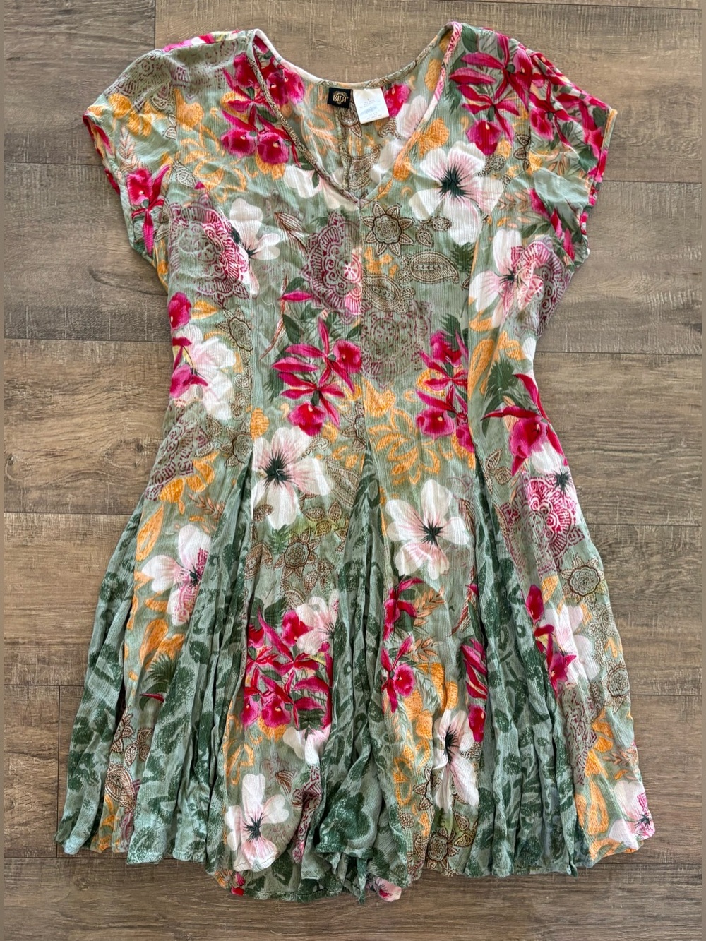 Bila women’s size large sage green short-sleeve floral print v-neck mini dress